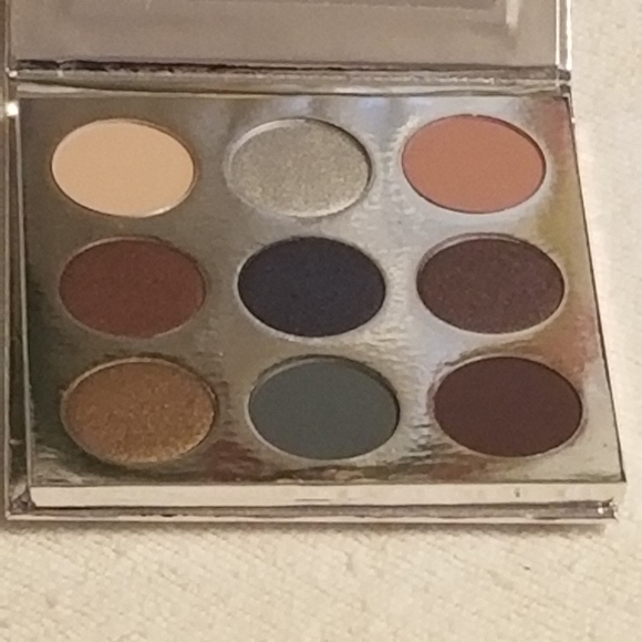 Kylie Cosmetics Holiday Edition 2016 Kyshadow - Picture 4 of 5